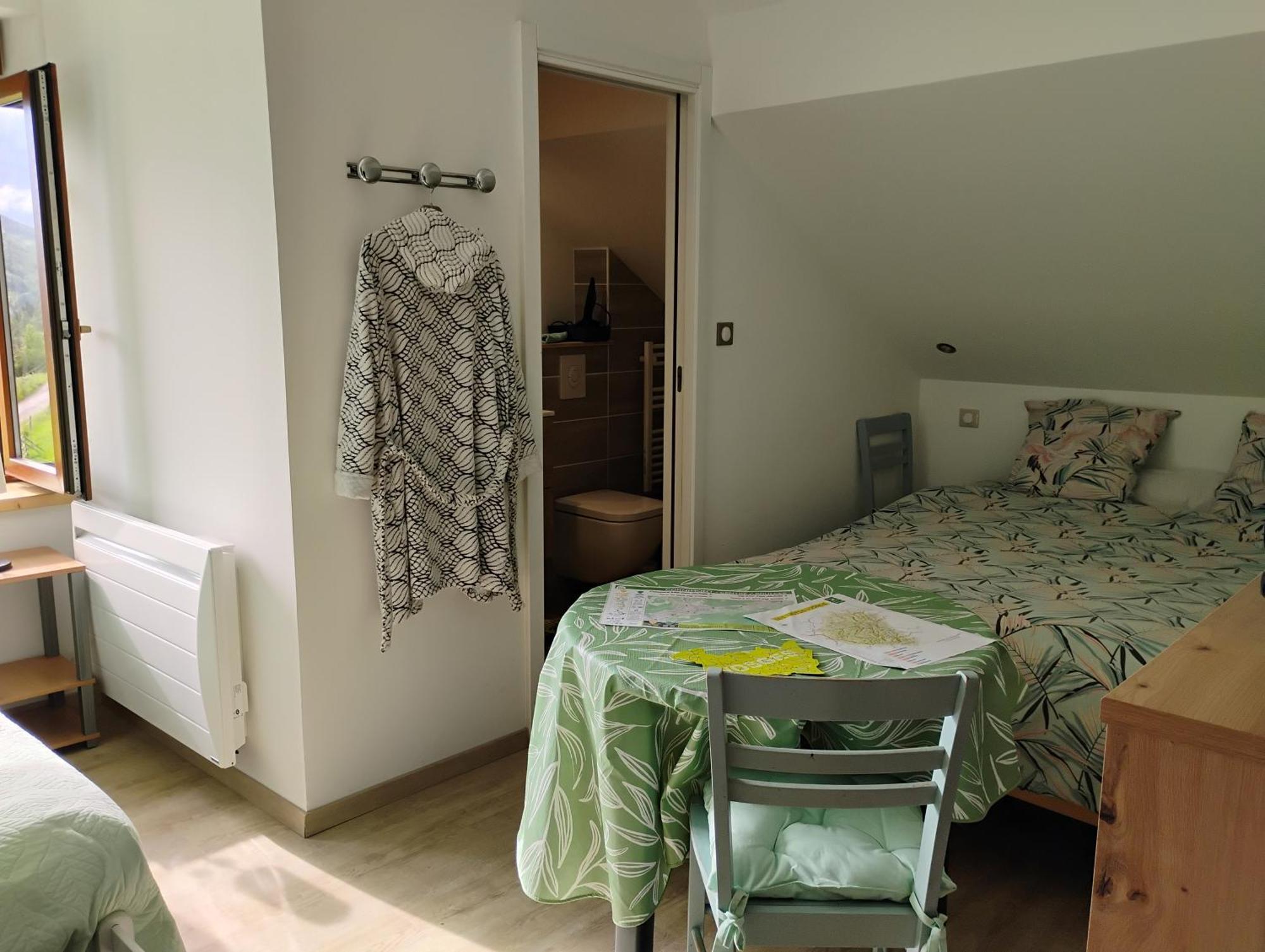 Bed and Breakfast Les Cles De Xoulces Корнімон Екстер'єр фото